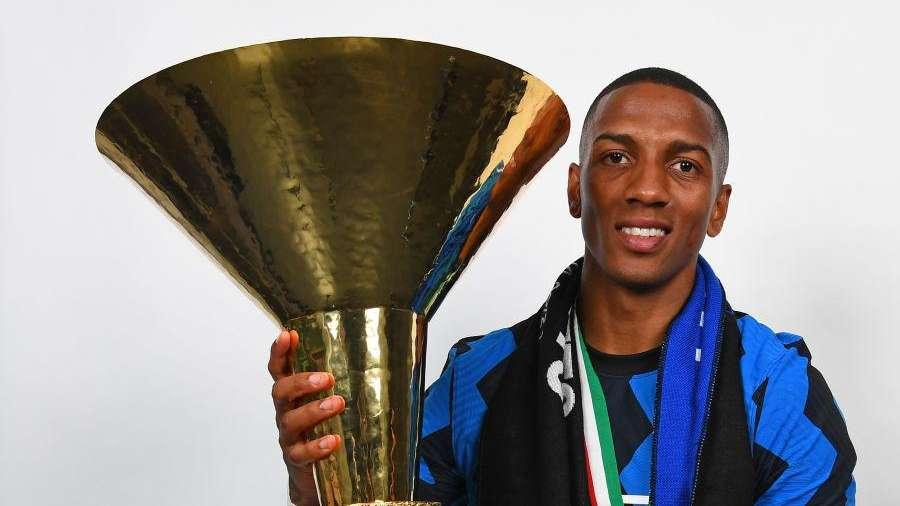 GdS - Young ai saluti: no al rinnovo con l'Inter, pesa anche la voglia di tornare a casa