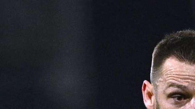 TS - Rinnovo De Vrij, l'olandese aspetta una chiamata dall'Inter: la richiesta