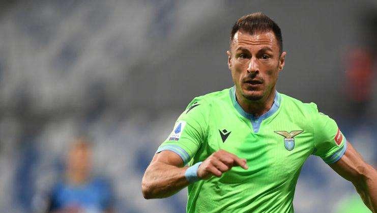 Sky - Inter convinta su Radu, ma il giocatore aspetterà ancora per qualche giorno la Lazio
