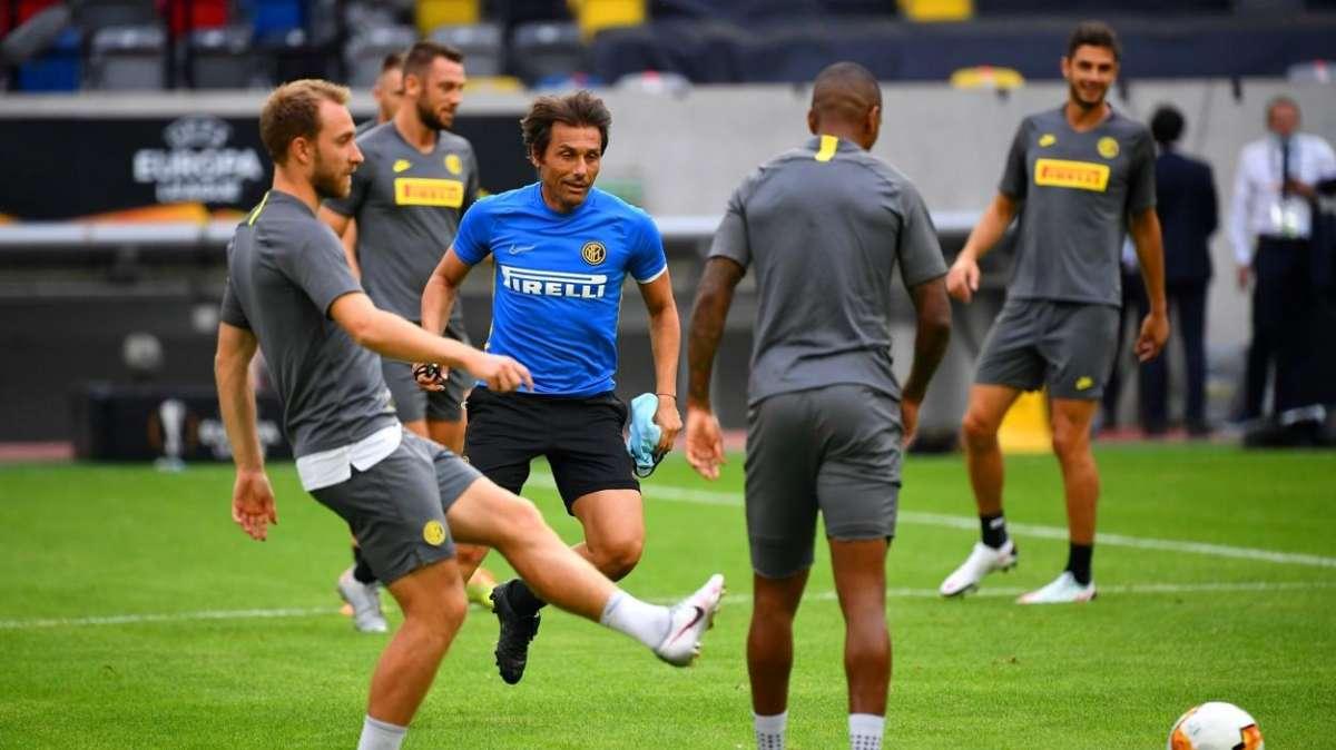 FOTO/VIDEO - Inter, rifinitura alla Merkur Spiel-Arena. E Conte finisce di nuovo nel torello