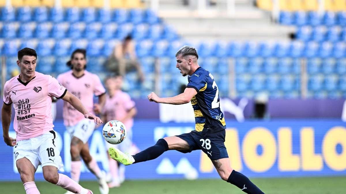 Coppa Italia, blitz del Palermo al Tardini: decide una magia di Insigne, Parma eliminato 