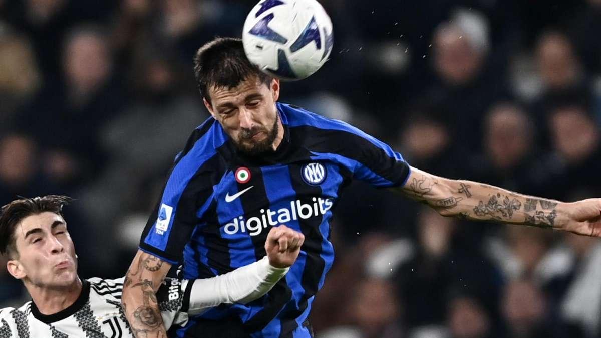 La Serie A scende in campo contro il cancro: anche l'interista Acerbi tra i testimonial