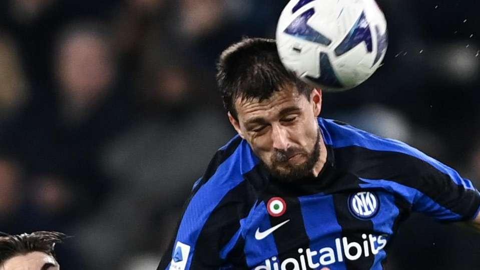 TS - Acerbi titolare, Inzaghi vuole tenerlo: Lotito calerà le sue pretese?