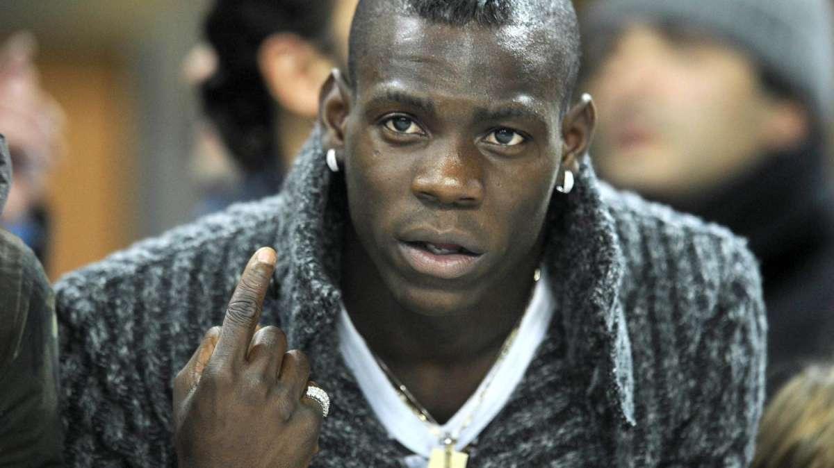 Balotelli ride: "Il Milan? Pazza Inter amala..."