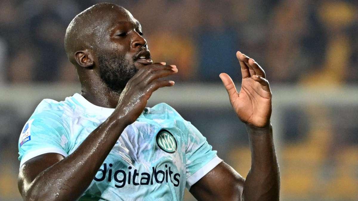 CdS - Lautaro da verificare, Lukaku rischia pure il Sassuolo: Dzeko-Correa con il Barça? 