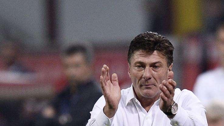 C'è la reazione, ma gli errori potevano costare caro. Esterni a intermittenza. 45' di Napoli