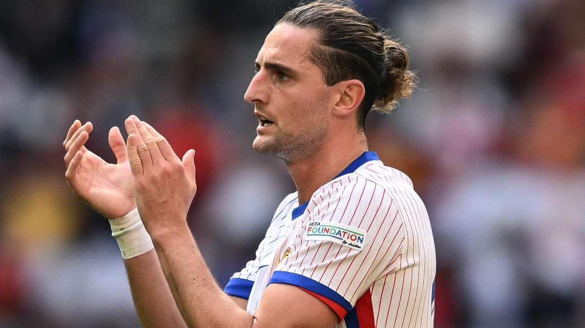 GdS - Rabiot 'disperso': nessun segnale alla Juve sul rinnovo. Sul francese ci sono anche due italiane