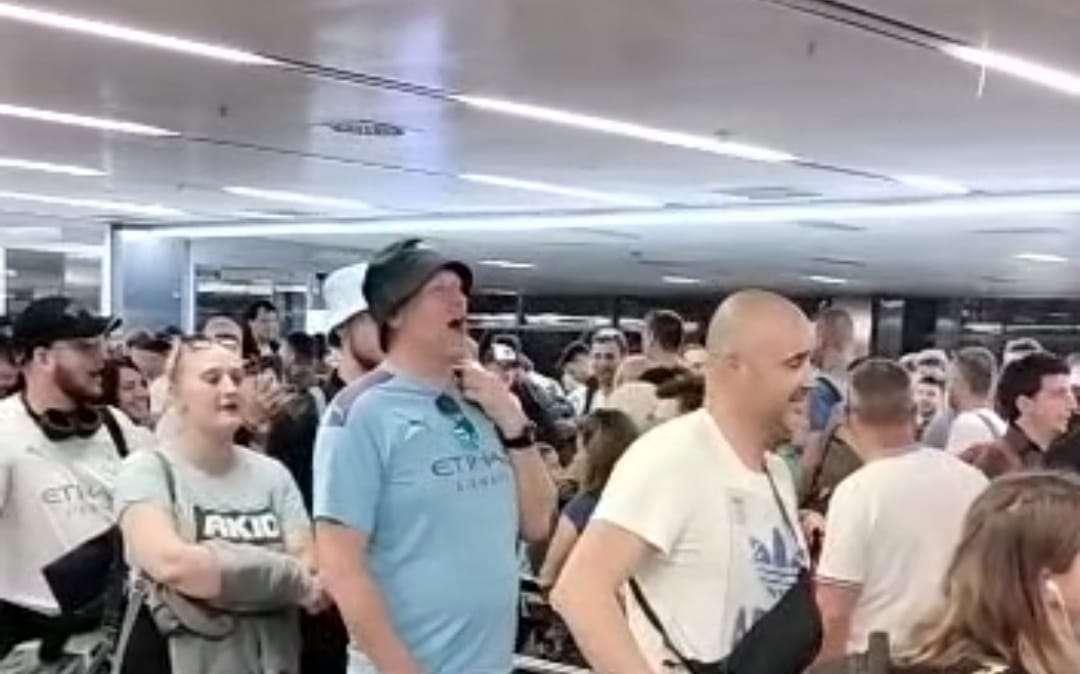 VIDEO - Febbre da finale già cominciata: sfida di cori tra tifosi nerazzurri e Citizens in aeroporto