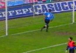 VIDEO - Accadde oggi - Nel poker al Lecce, un gol fantastico di Wim Jonk. Tris al Monaco, è finale Uefa