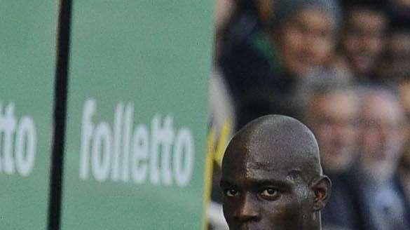 Balo, che giornataccia: il new look non gli porta bene