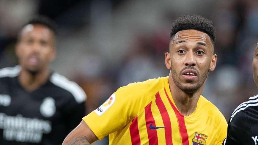 Barça, lungo stop per Aubameyang: mascella fratturata dai rapinatori