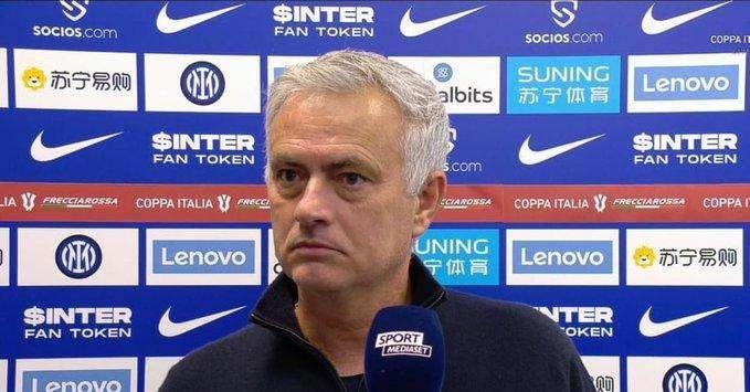 Mourinho: "Smalling, situazione aperta ma è più facile che rimanga. La Roma ne ha bisogno, ora trovino un accordo"