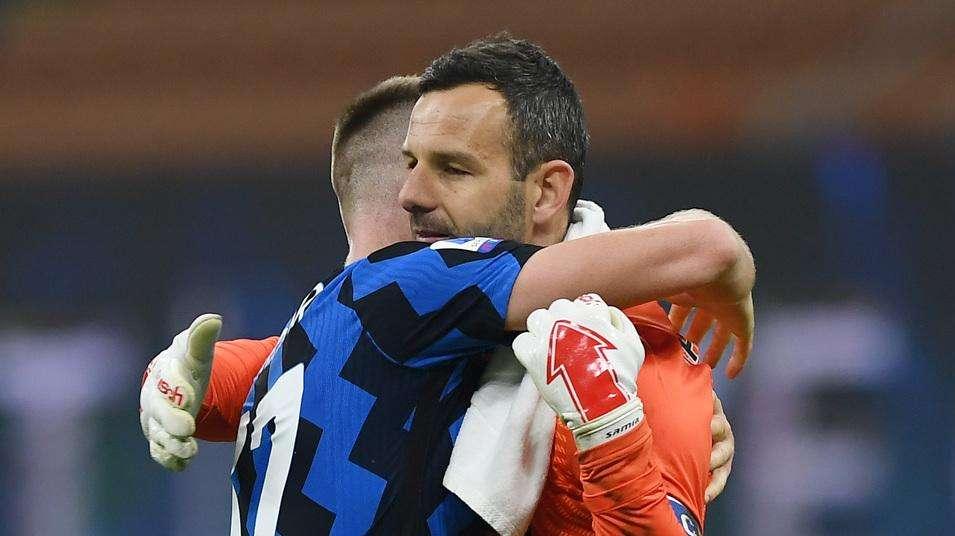 Skriniar stende l'Atalanta, l'Inter esulta sui social: "Siamo belli, che dite?"