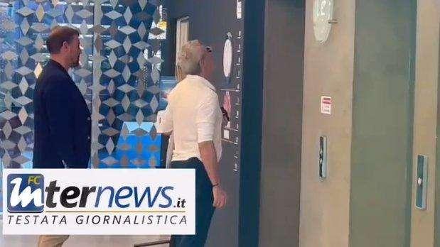 VIDEO - Vanheusden-AZ Alkmaar, si entra nel vivo: l'intermediario Contratto in sede Inter