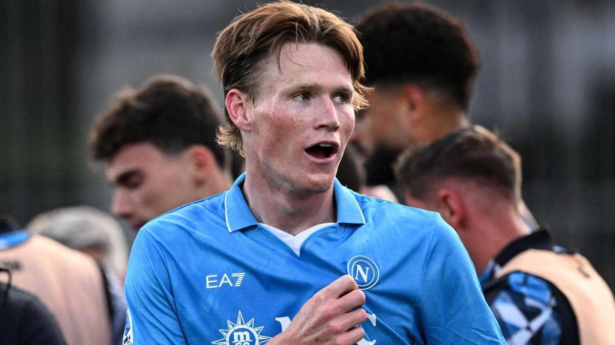 Napoli, l'analisi di McTominay: "Dobbiamo fare ancora meglio per mettere pressione all'Inter"
