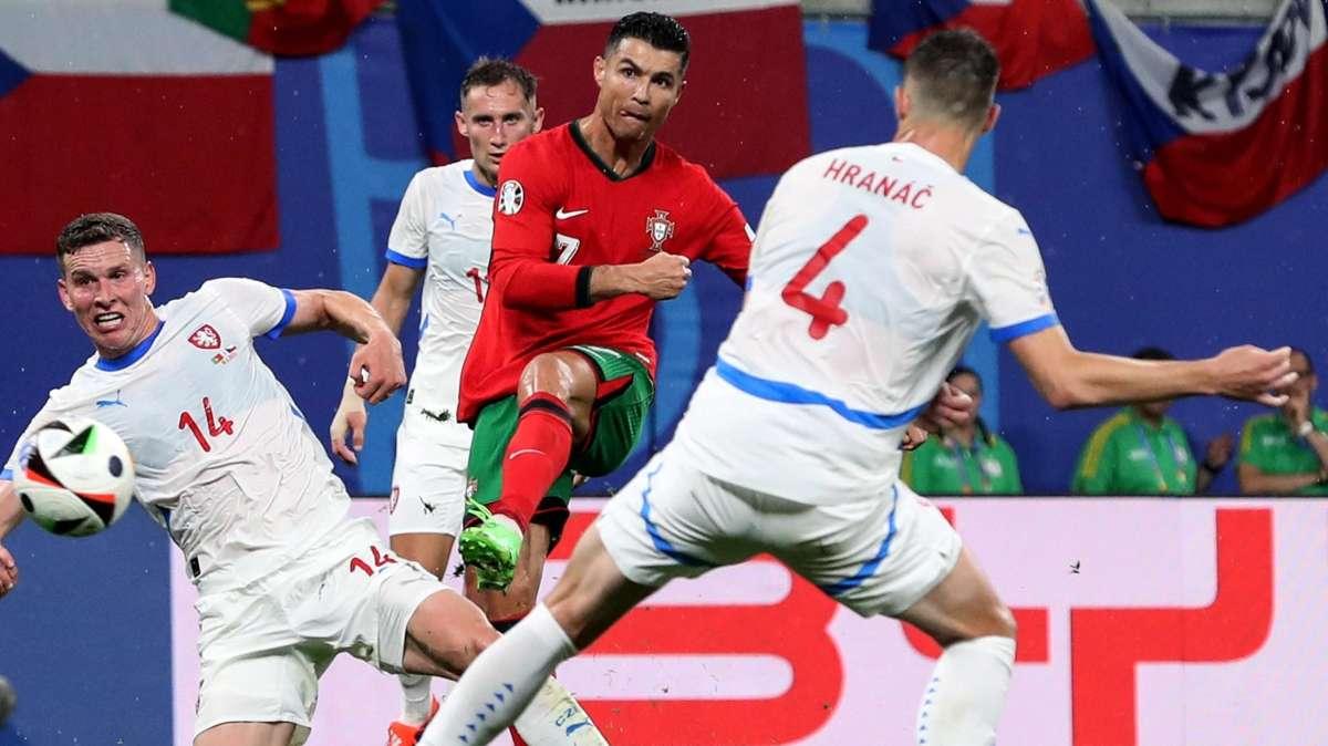Il Portogallo stende la Repubblica Ceca all'ultimo respiro e aggancia la Turchia: il 2-1 è firmato dal baby Conceicao 