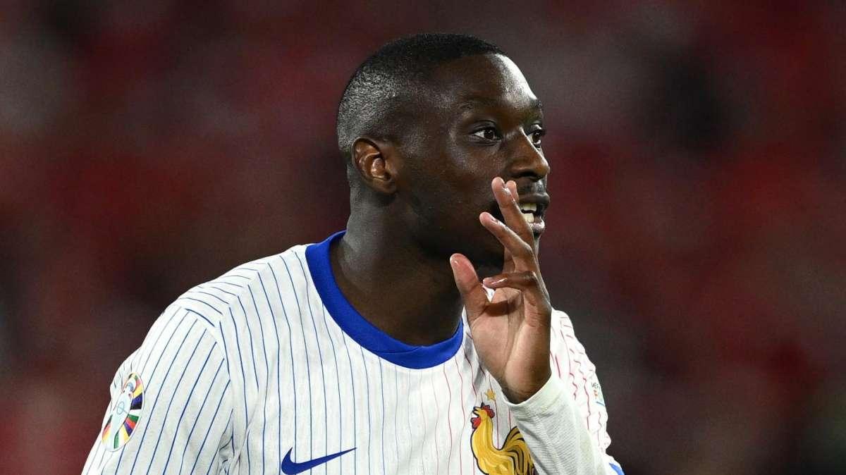 Francia, Kolo Muani spiega il cambio con Thuram: "Deschamps mi ha chiesto freschezza"