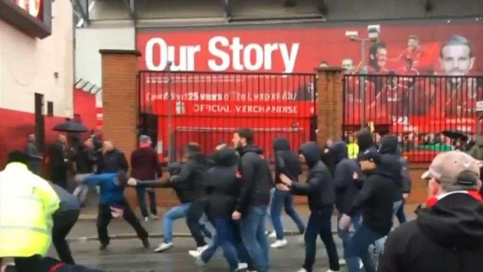 Scontri di Liverpool, furia Malagò: "Basta alibi! Non si può non tenere conto della responsabilità oggettiva"