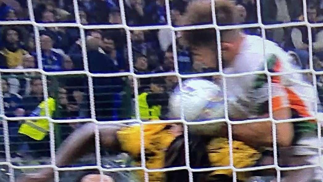 Inter-Venezia, la moviola - Tanto lavoro per Ferrieri Caputi: il VAR cancella il gol di Sverko per un fallo di mano 