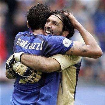 Buffon e i 20 anni di carriera. Matrix: "Il n° 1 di sempre"