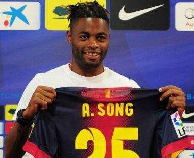 Juve-Inter per Alex Song. In corsa anche lo United