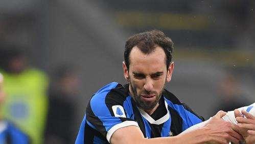 CdS - Fastidio muscolare per Godin: Bastoni titolare