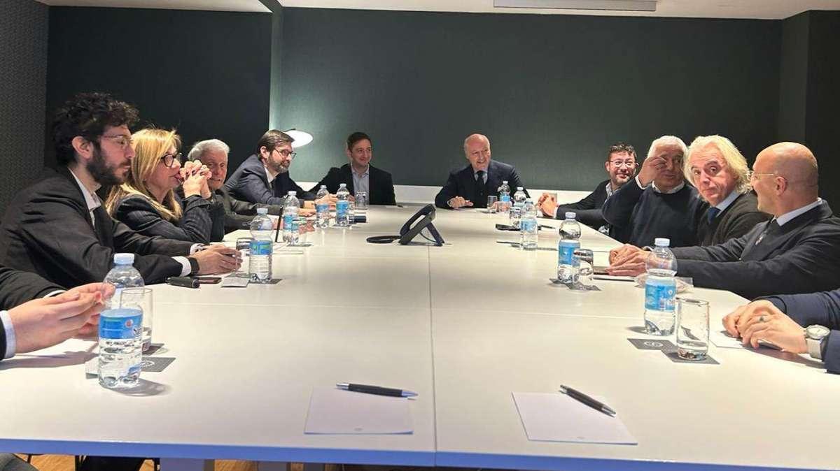 FOTO - Marotta dirige l'assemblea Adise in corso allo Sheraton