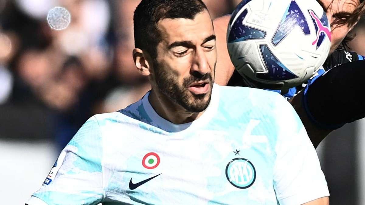 Gara sfortunata per Mkhitaryan: gol annullato e poi cambio forzato. Le condizioni dell'armeno