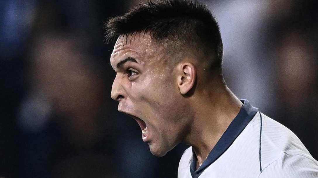 Nove anni fa l'esordio nel calcio professionistico di Lautaro. Quel testimone passato da Milito che oggi è storia