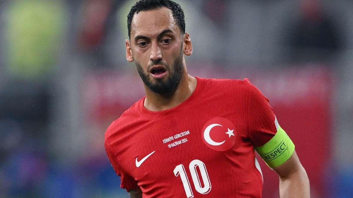 Sky - Stop Calhanoglu, aggiornamenti Inter-Turchia: il giocatore dovrebbe restare con la Nazionale fino a martedì