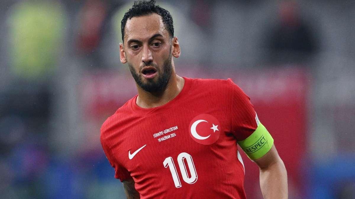 Calhanoglu recuperato al 100%, lo 'conferma' anche Montella: l'interista convocato per i playoff Mondiali 