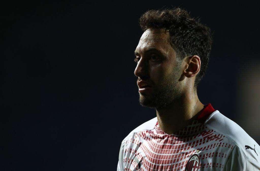 FcIN - Calhanoglu-Inter, blitz che spiazza il Milan: ieri mattina l'offerta nerazzurra, sì del turco al telefono