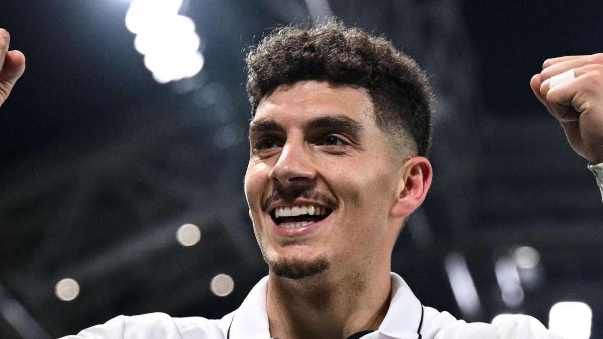 Napoli, Di Lorenzo: "Stiamo facendo qualcosa di straordinario, ci godiamo la vetta ma è lunga"