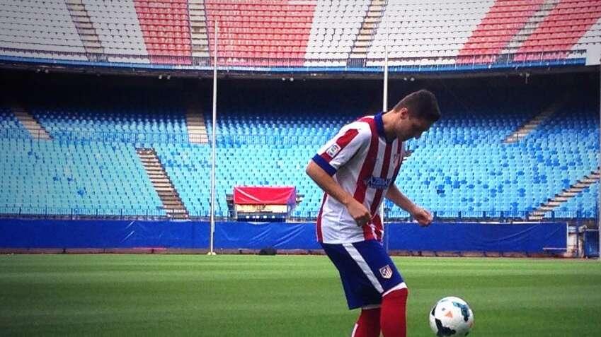FOTO - Ecco Siqueira con la maglia dell'Atletico