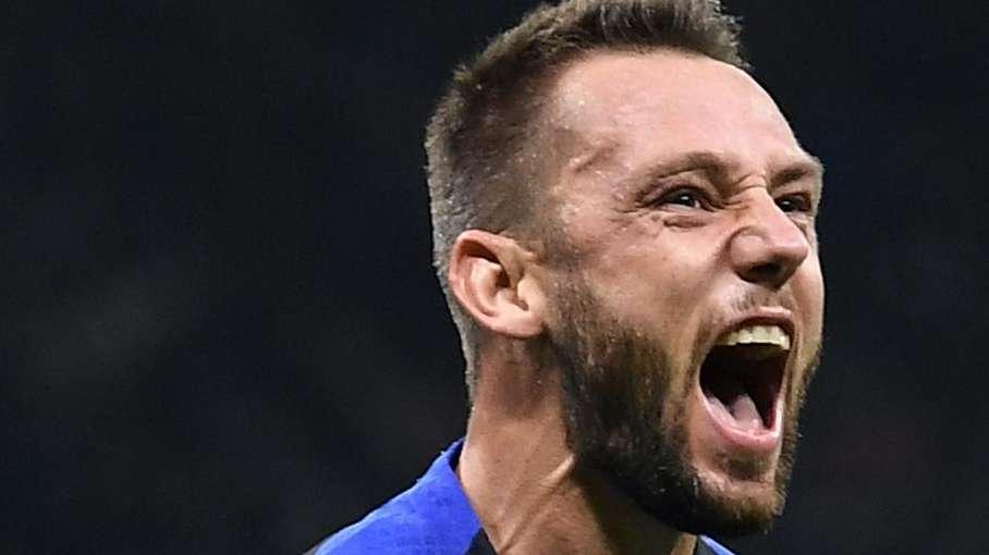 Tentazione Arabia Saudita anche per De Vrij. Ma alla fine l'olandese rinnoverà con l'Inter