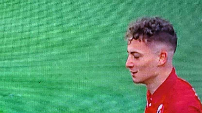 Esposito, 1°T show in Bari-Cosenza: gol e rigore procurato. Poi litiga con Marras, giallo e sostituzione