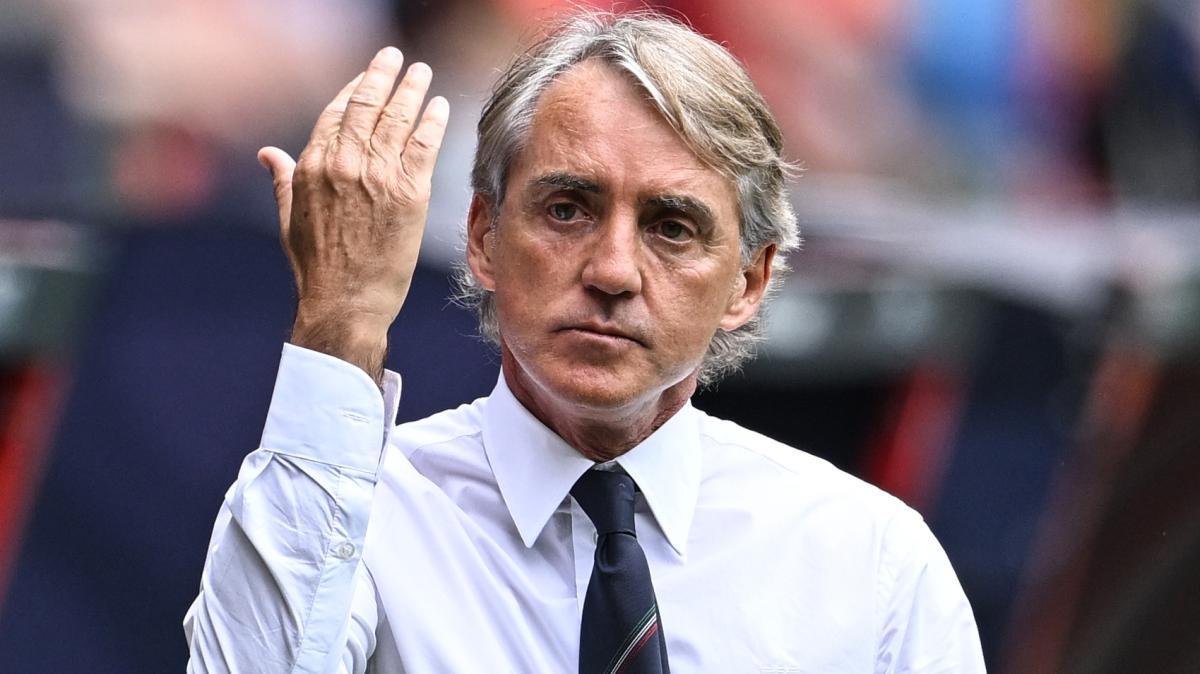 GdS - Pirlo in bilico, Mancini e Conte tornano in corsa per l'Italia