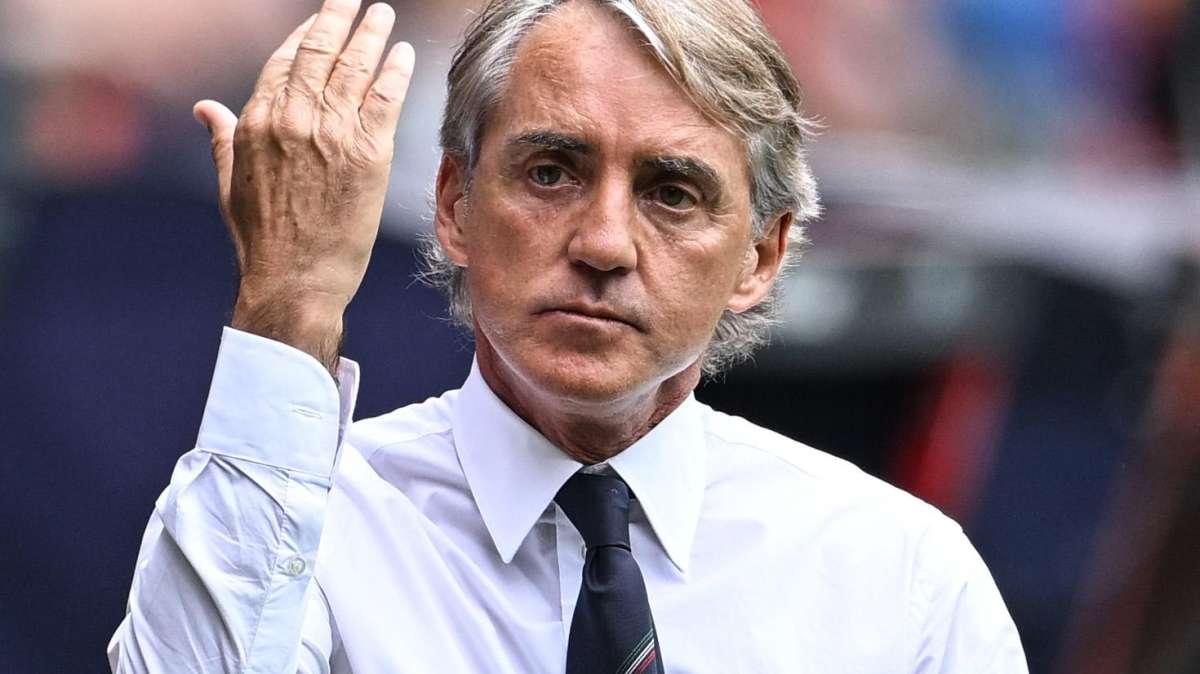 Like al post di Acerbi, Mancini risponde alle parole di Spalletti: "Ci saranno cose più importanti, no?"