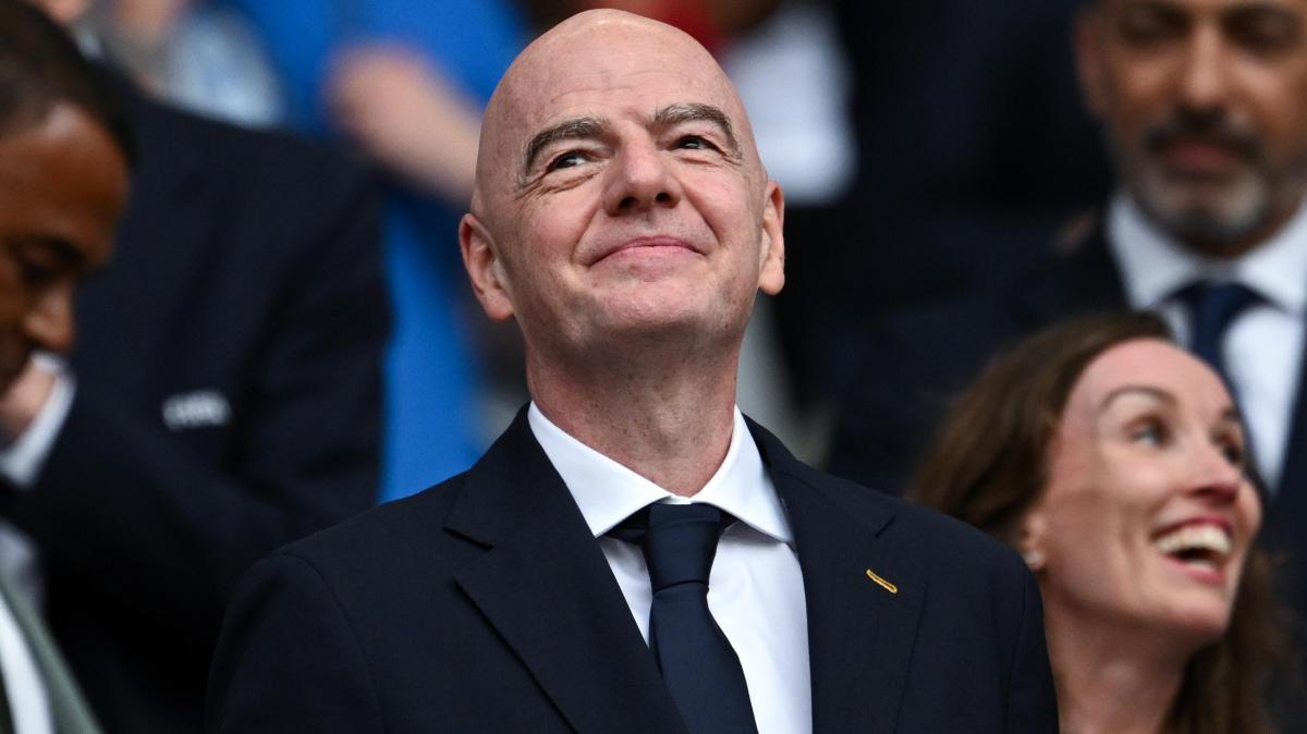 UEFA contro FIFA: "Basta sfruttare il calcio per interessi personali"