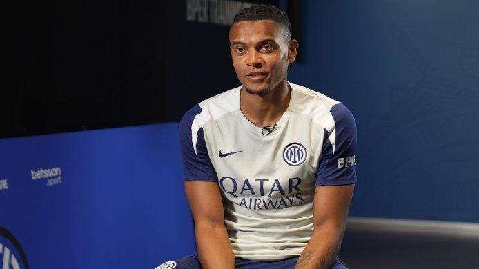 Akanji: "Inter, inserimento molto buono. Critiche dopo la Juve? Gioco a calcio da tanto...". Poi parla del 'vantaggio' di avere Chivu