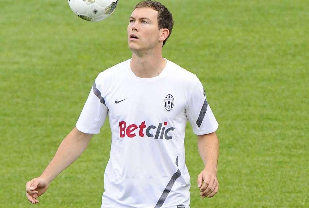 Lichtsteiner ammette: "Il miglior terzino è Maicon"