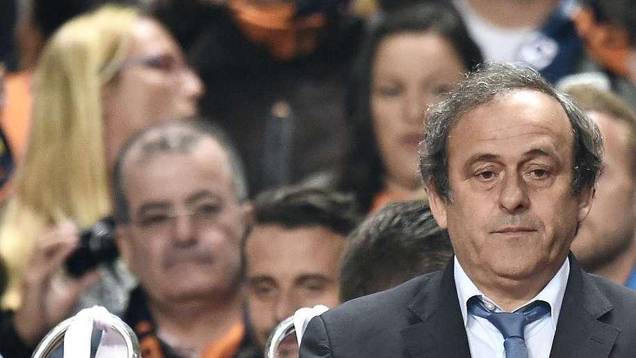 Platini: "Dico sì al cartellino bianco, l'UEFA lo studierà"