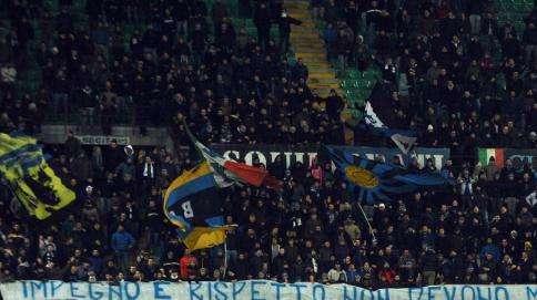 Scontri fra tifosi prima della gara, il questore smentisce