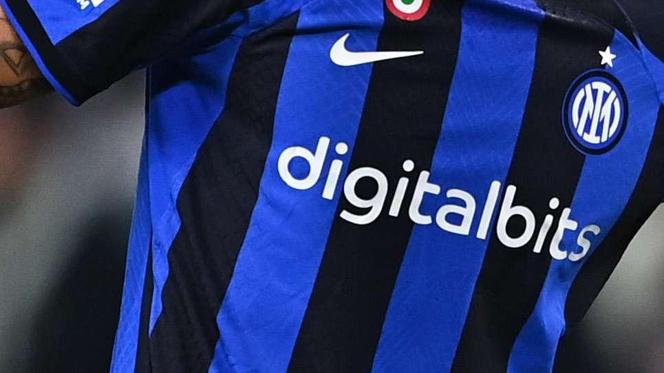 TS - Inter-Napoli ancora con Digitalbits sulle maglie. Il club fa il prezzo per il futuro sponsor: due favorite