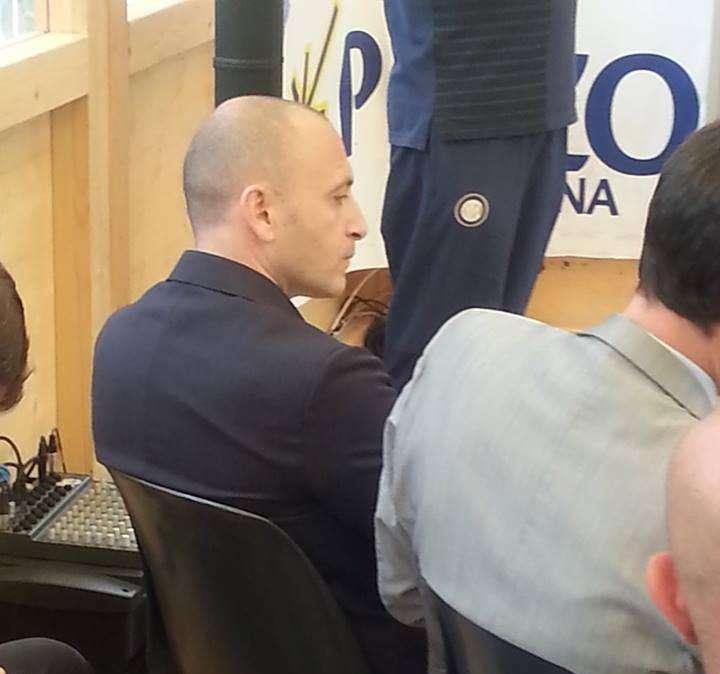 I bambini ad Ausilio: "Prendici Medel!". Lui risponde...
