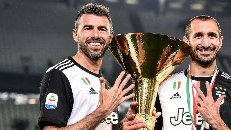 Chiellini: "Barzagli nello staff della Juve? Me lo auguro"