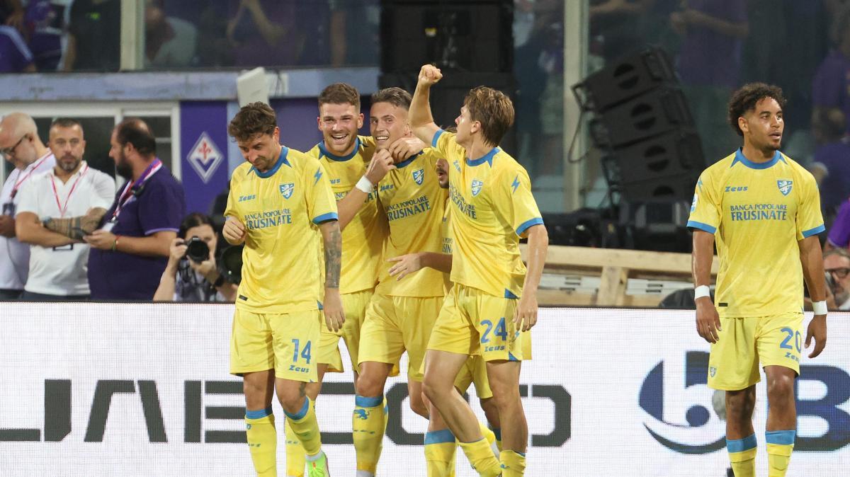 Colpo Frosinone, va ko il Como. Il Parma trova la prima vittoria