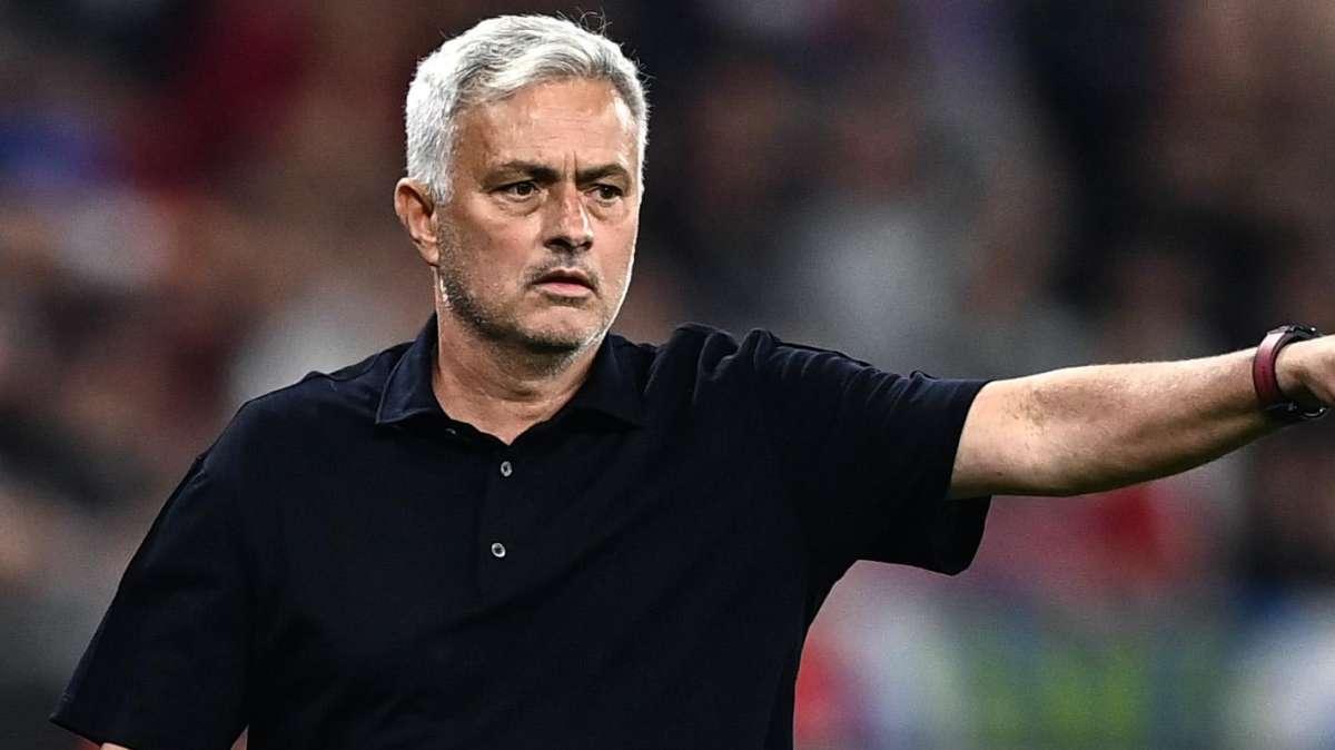 Mourinho contro Chiffi, il TFN ha deciso: 10 giorni di squalifica e 50mila euro di multa al portoghese