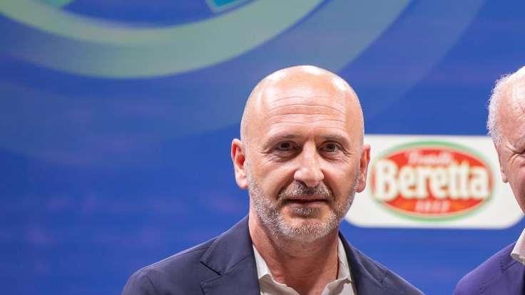 Ausilio insignito del premio 'Colpi da Maestro' a Rimini. Riconoscimento consegnato da Marotta