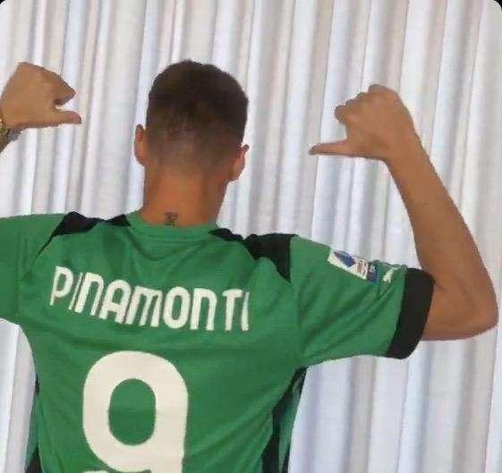 Pinamonti riparte dal Sassuolo: nuova avventura con la maglia numero 9
